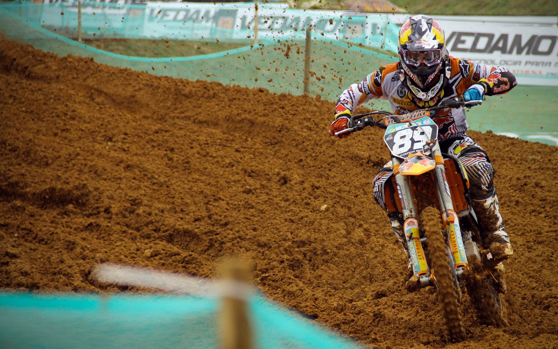 《精彩的战术布局:专家拆解经典比赛》