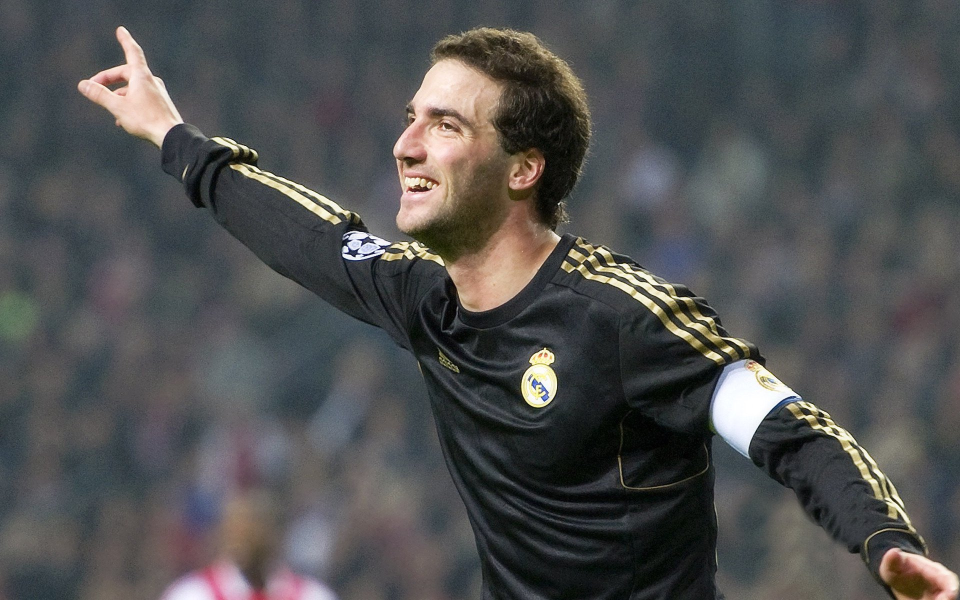 九游jiuyou-英超乱战，比分3-3，双方核心球员各展神通，关键数据：传球成功率超90%